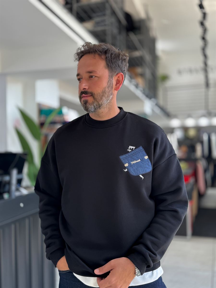 Black 114 Street Embroidered Oversized Sweatshirt HM-