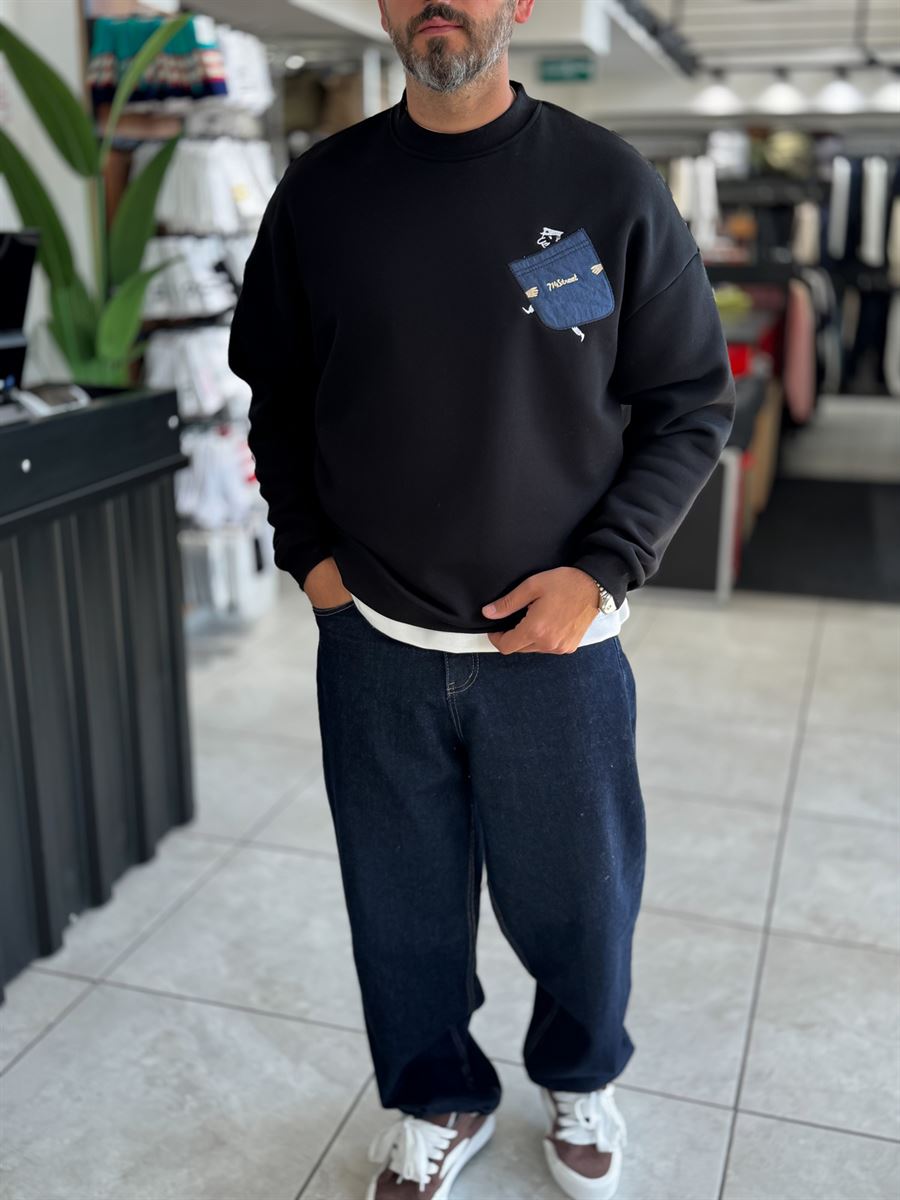 Black 114 Street Embroidered Oversized Sweatshirt HM-