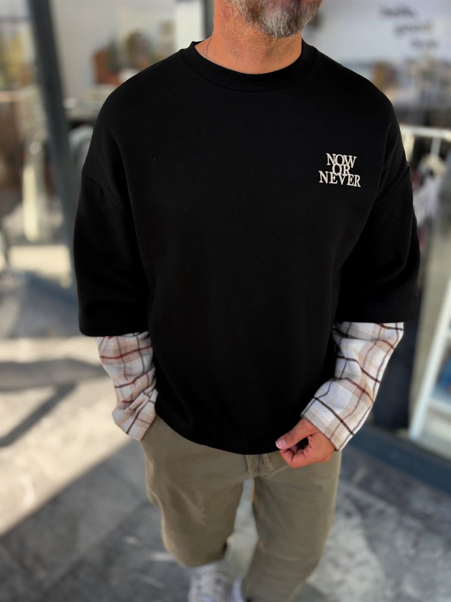 Black Sweatshirt with Checkered Sleeve Details RES-5026