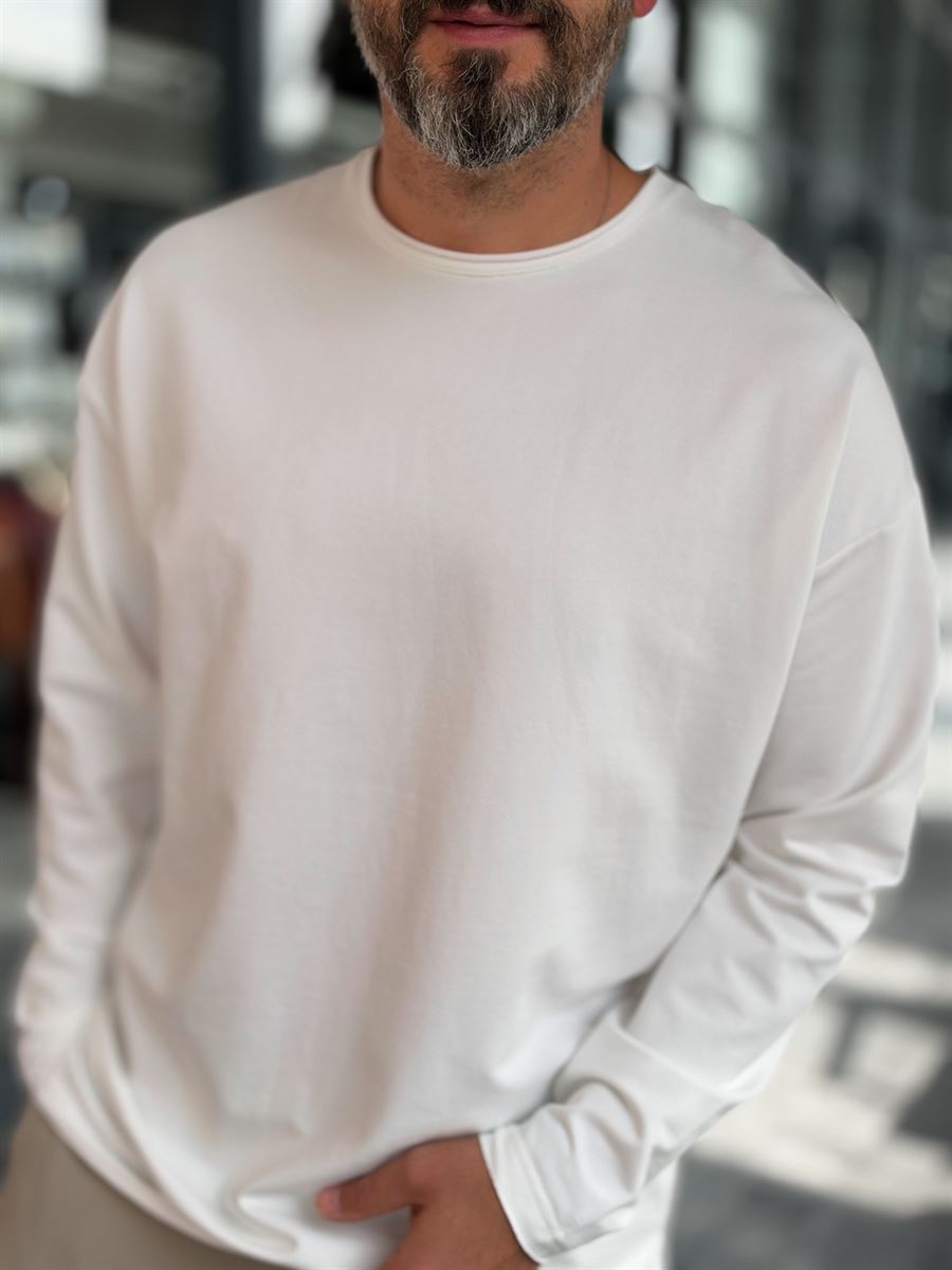 White Oversized Sweatshirt with Cut-Out Neckline MRK-0595