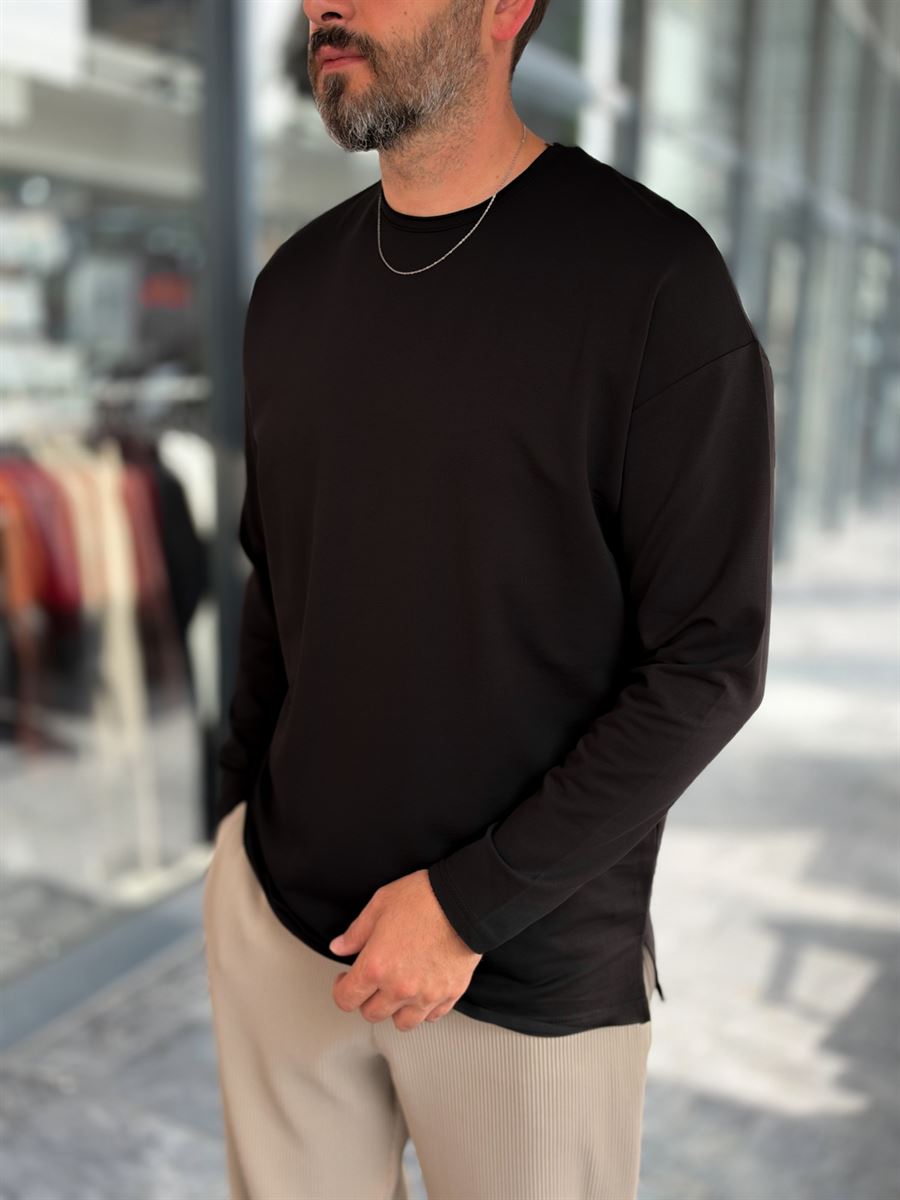Black Oversized Sweatshirt with Cut-Out Neckline MRK-0595