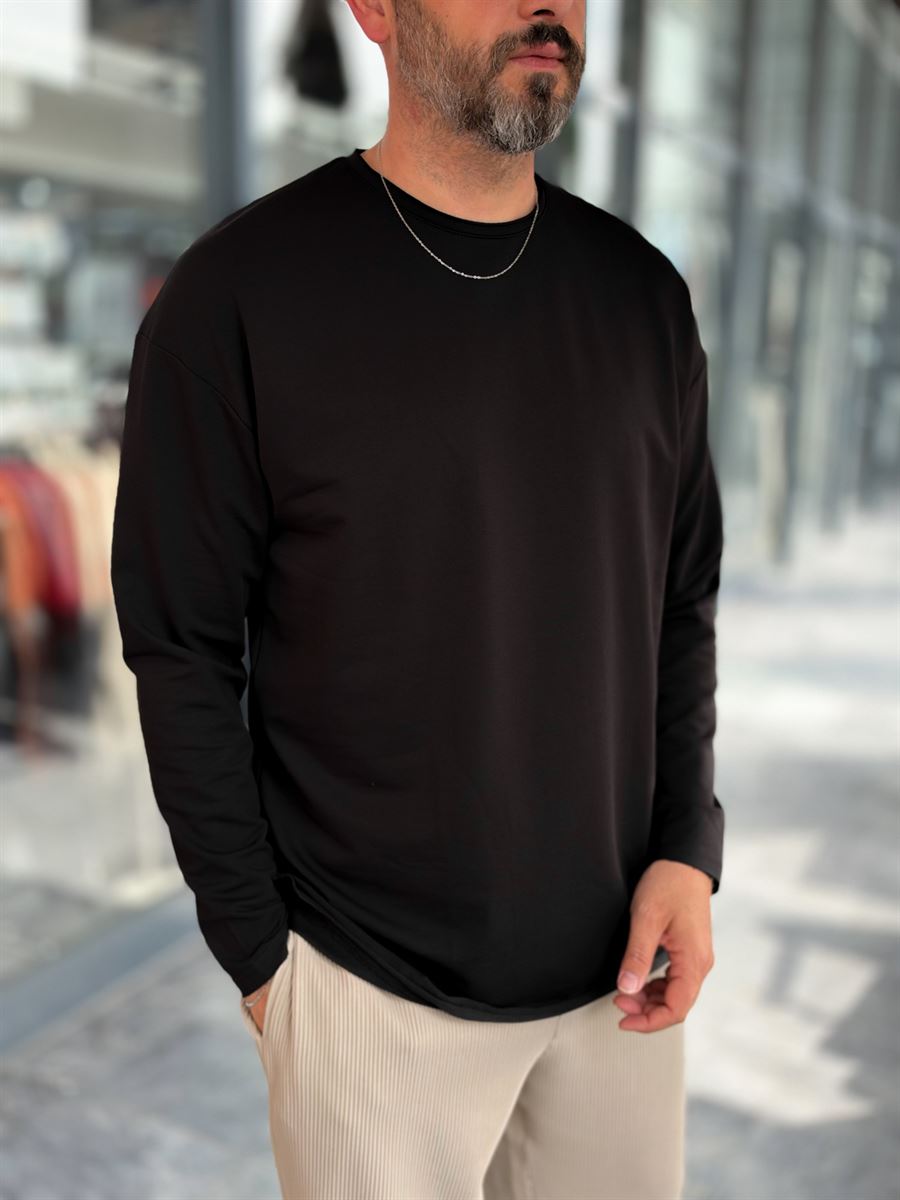 Black Oversized Sweatshirt with Cut-Out Neckline MRK-0595