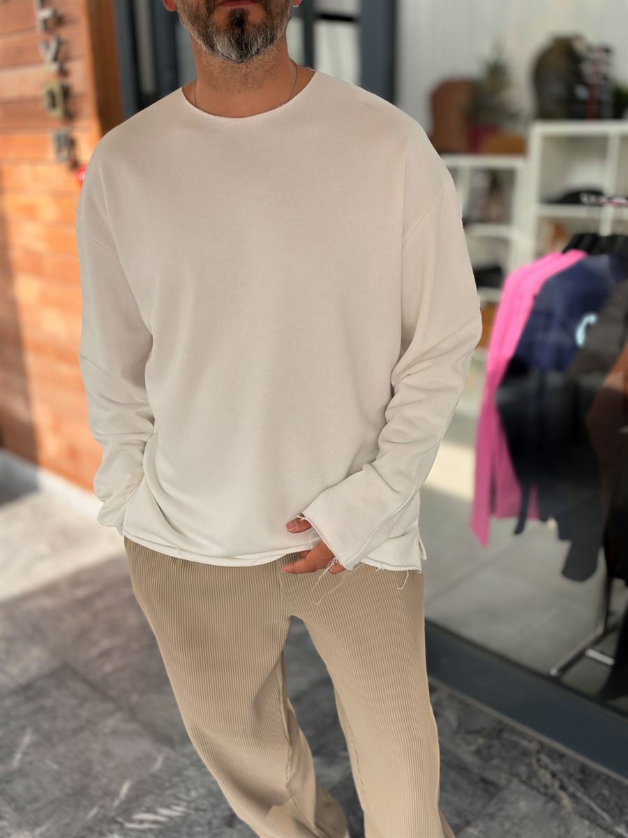 White Oversized Sweatshirt with Distressed Collar MRK-2617