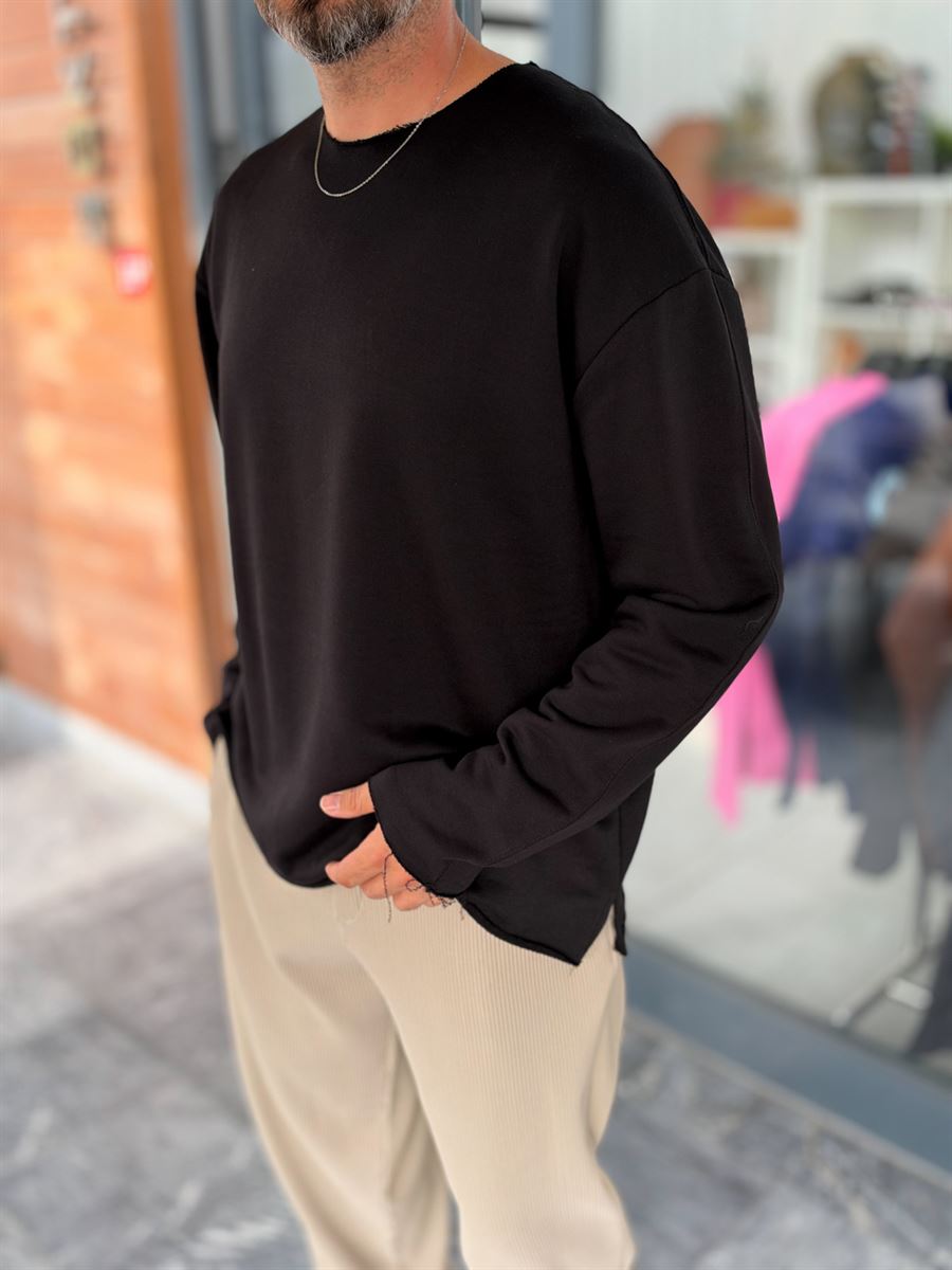Black Oversized Sweatshirt with Distressed Collar MRK-2617