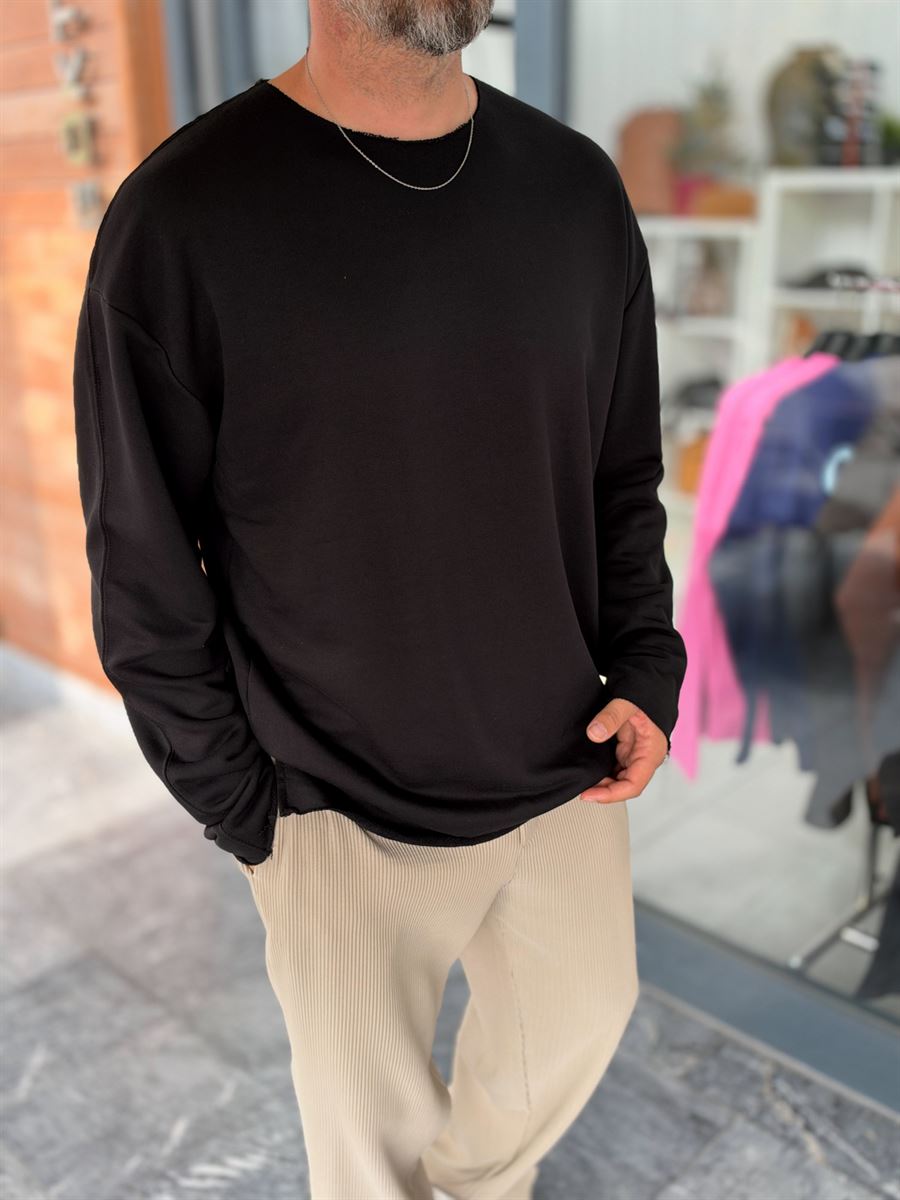 Black Oversized Sweatshirt with Distressed Collar MRK-2617
