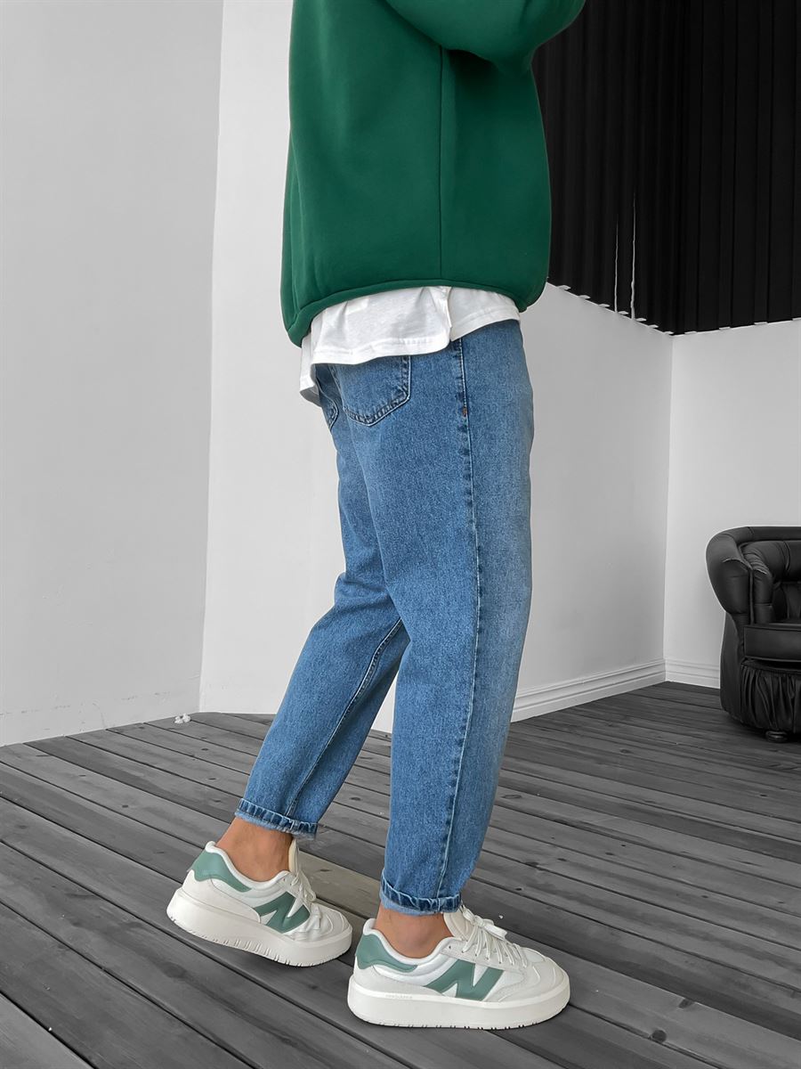 Distressed Boyfriend Jean