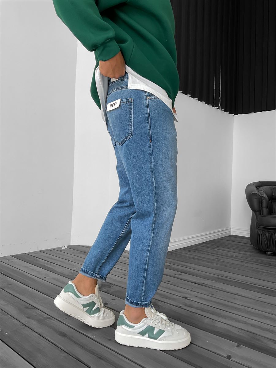 Distressed Boyfriend Jean