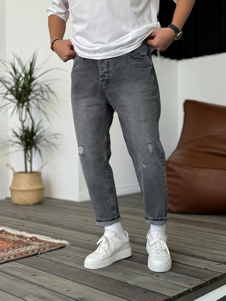 Distressed Boyfriend Jean