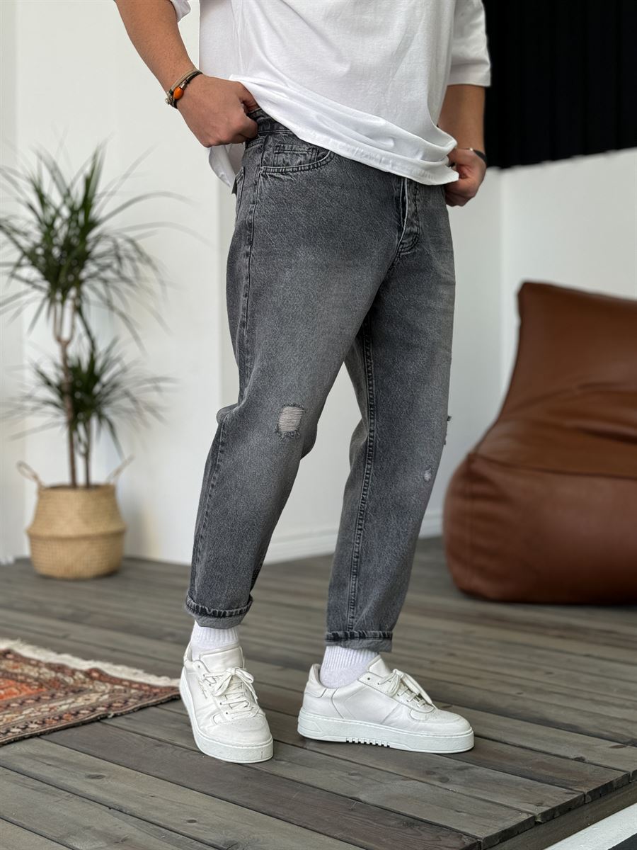 Distressed Boyfriend Jean