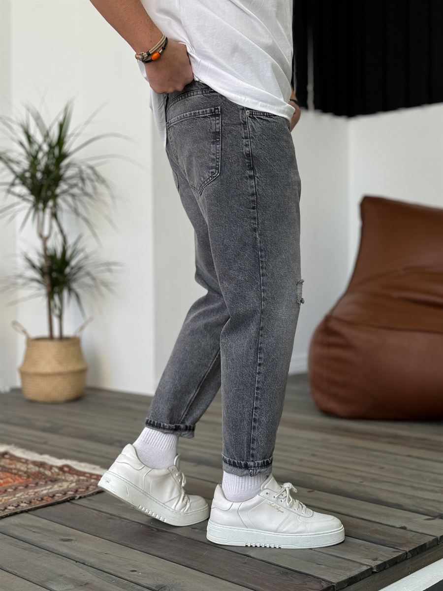 Distressed Boyfriend Jean