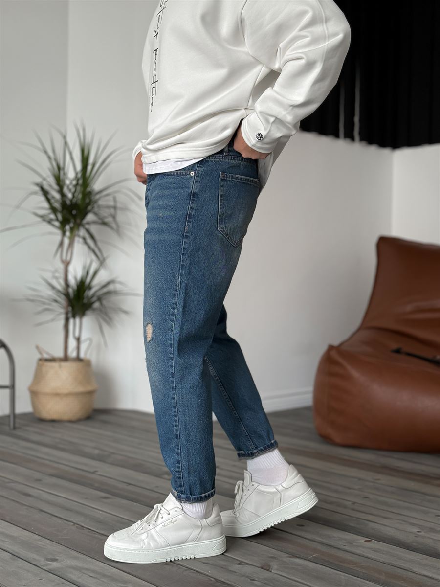 Distressed Boyfriend Jean