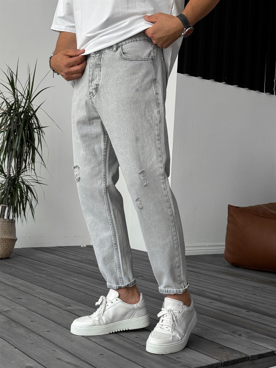 Distressed Boyfriend Jean