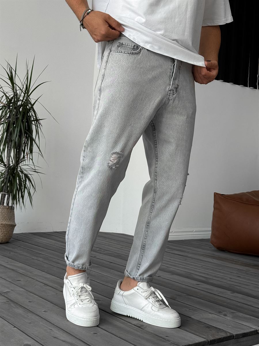 Distressed Boyfriend Jean