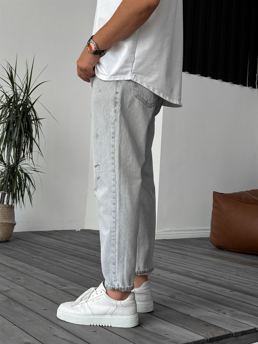 Distressed Boyfriend Jean