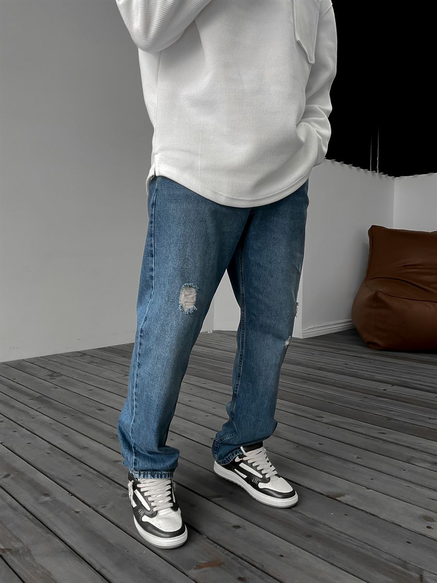 Distressed Baggy Jean