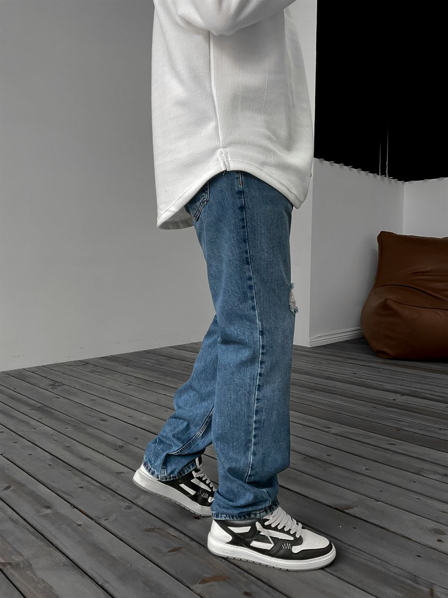 Distressed Baggy Jean