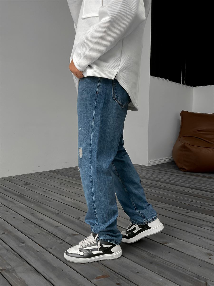 Distressed Baggy Jean