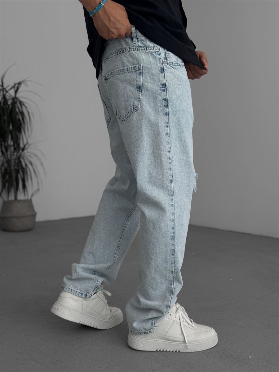 Distressed Baggy Jean