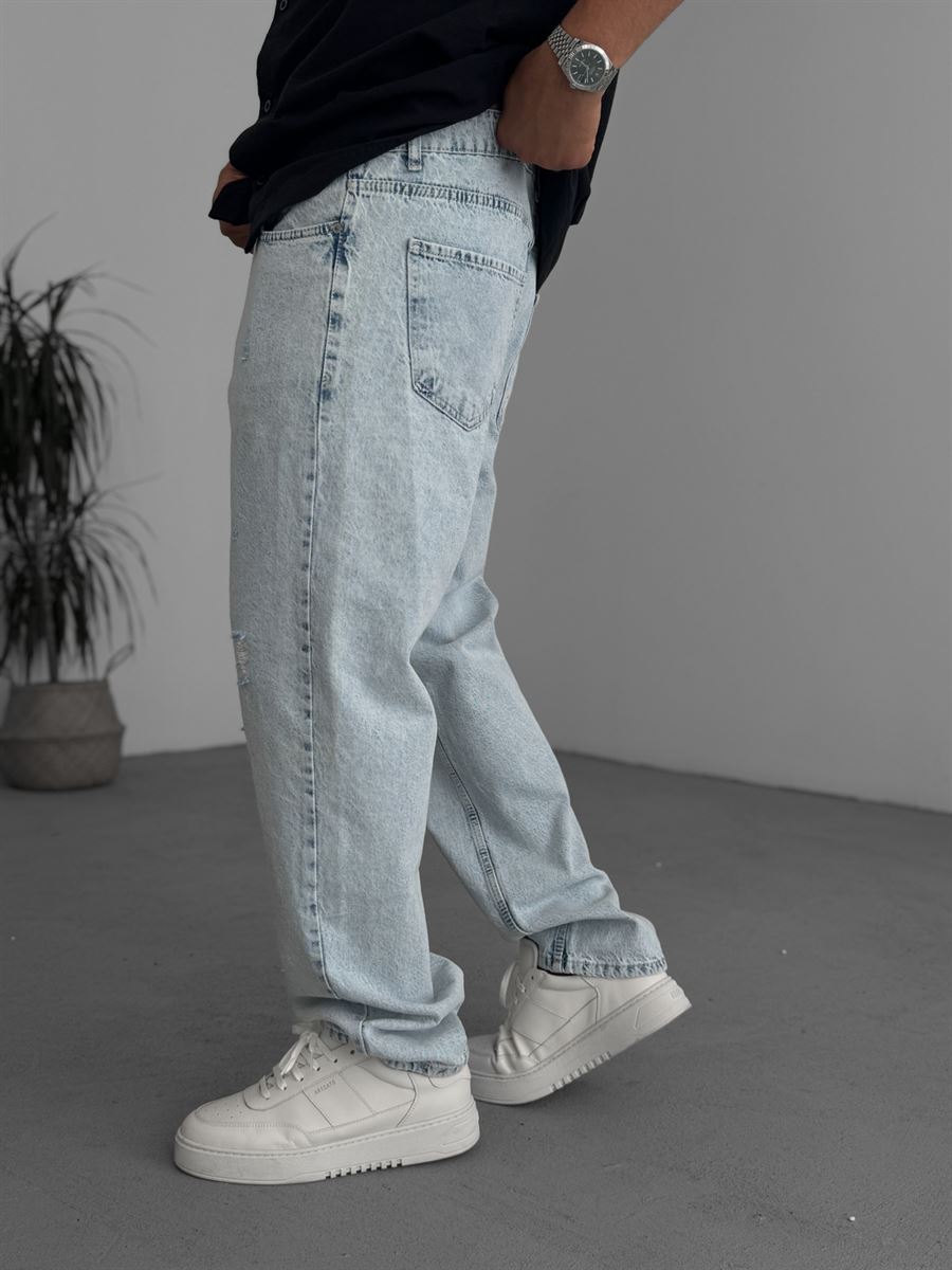 Distressed Baggy Jean