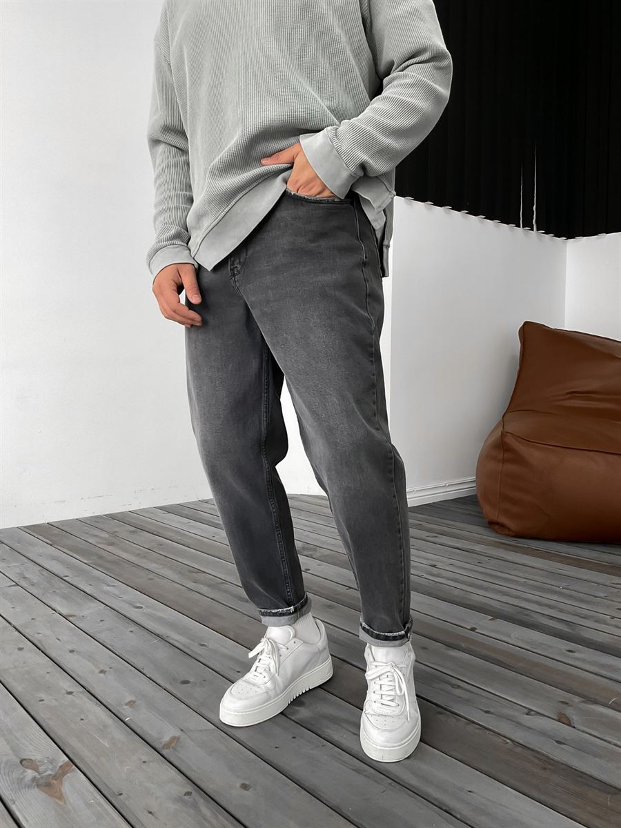 Pocket Distressed Boyfriend Jean