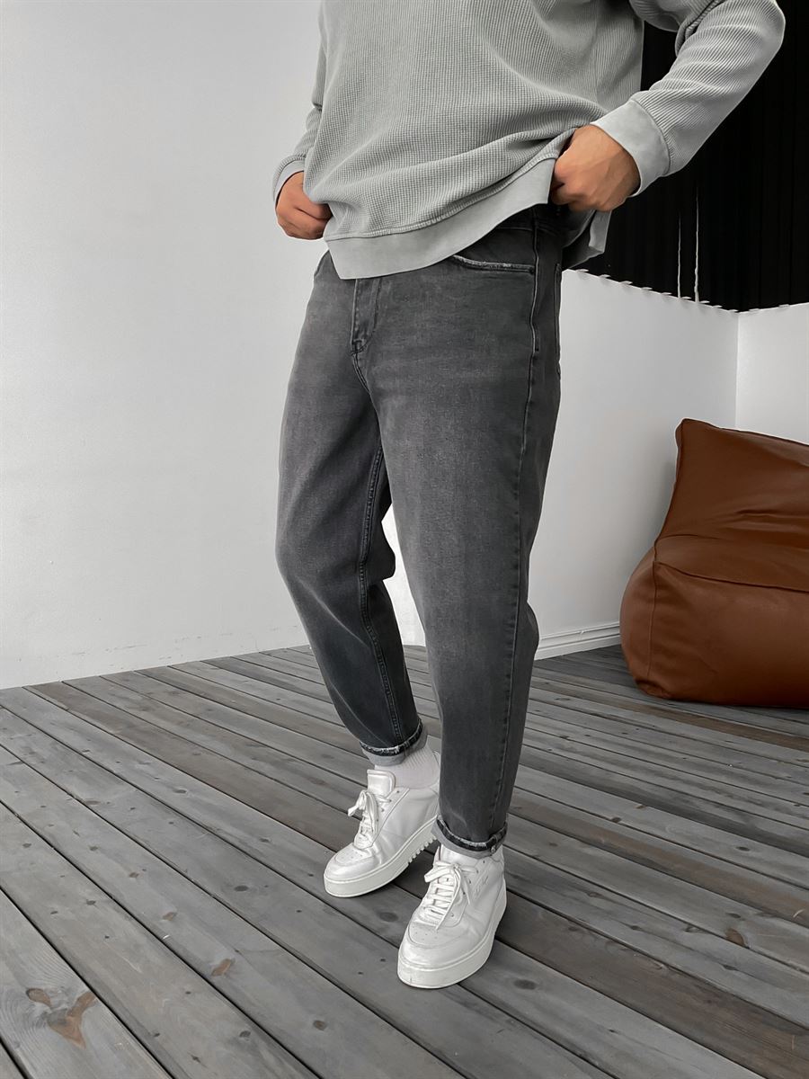 Pocket Distressed Boyfriend Jean