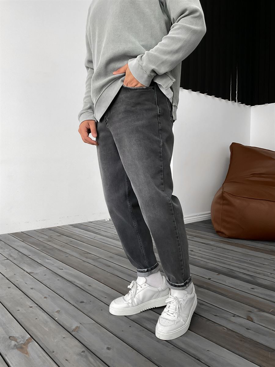 Pocket Distressed Boyfriend Jean