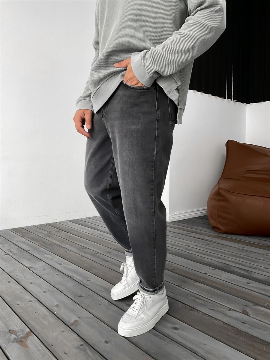 Pocket Distressed Boyfriend Jean