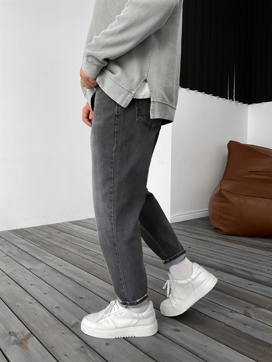 Pocket Distressed Boyfriend Jean