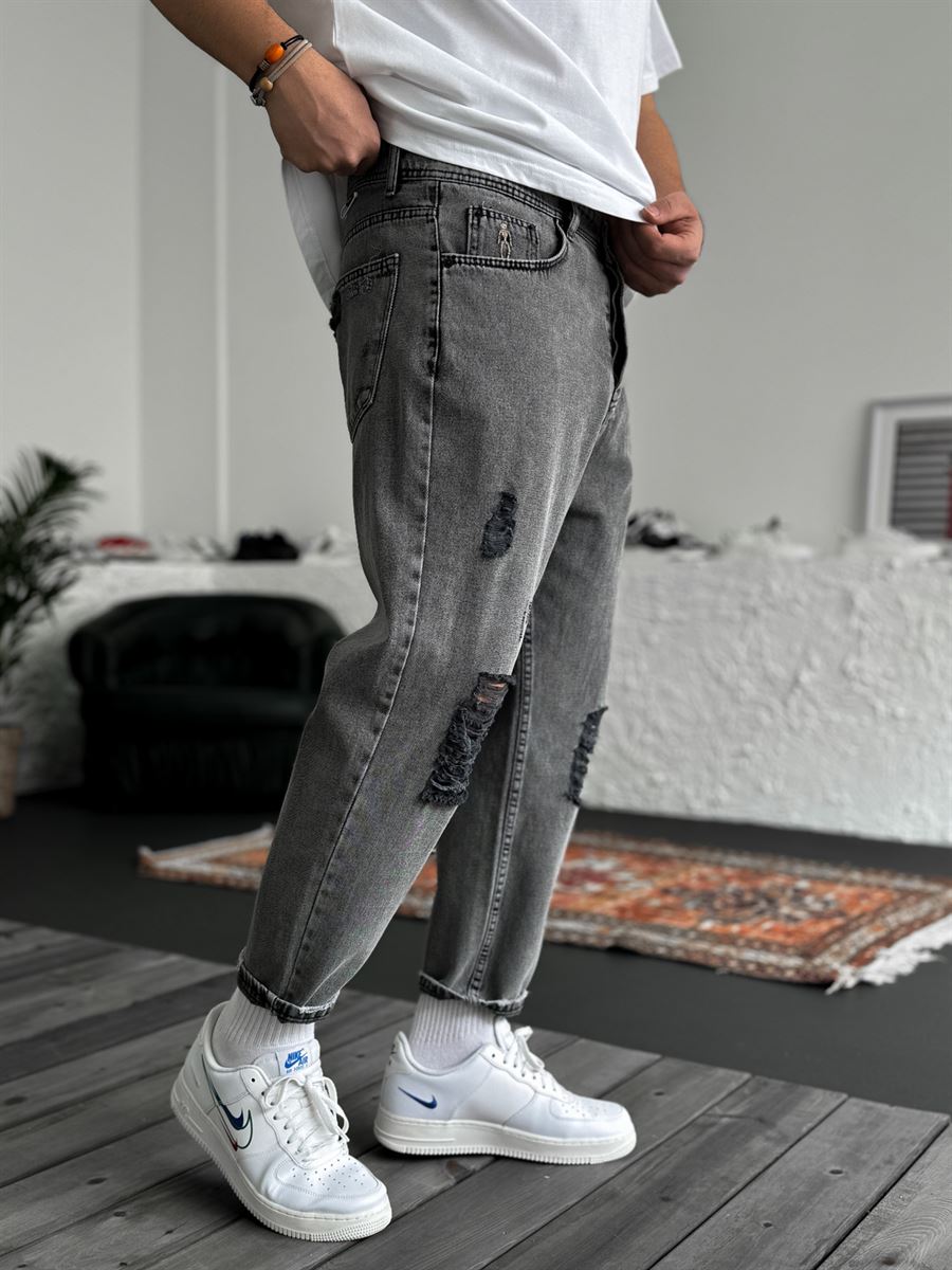 Knee Distressed Embroidered Boyfriend