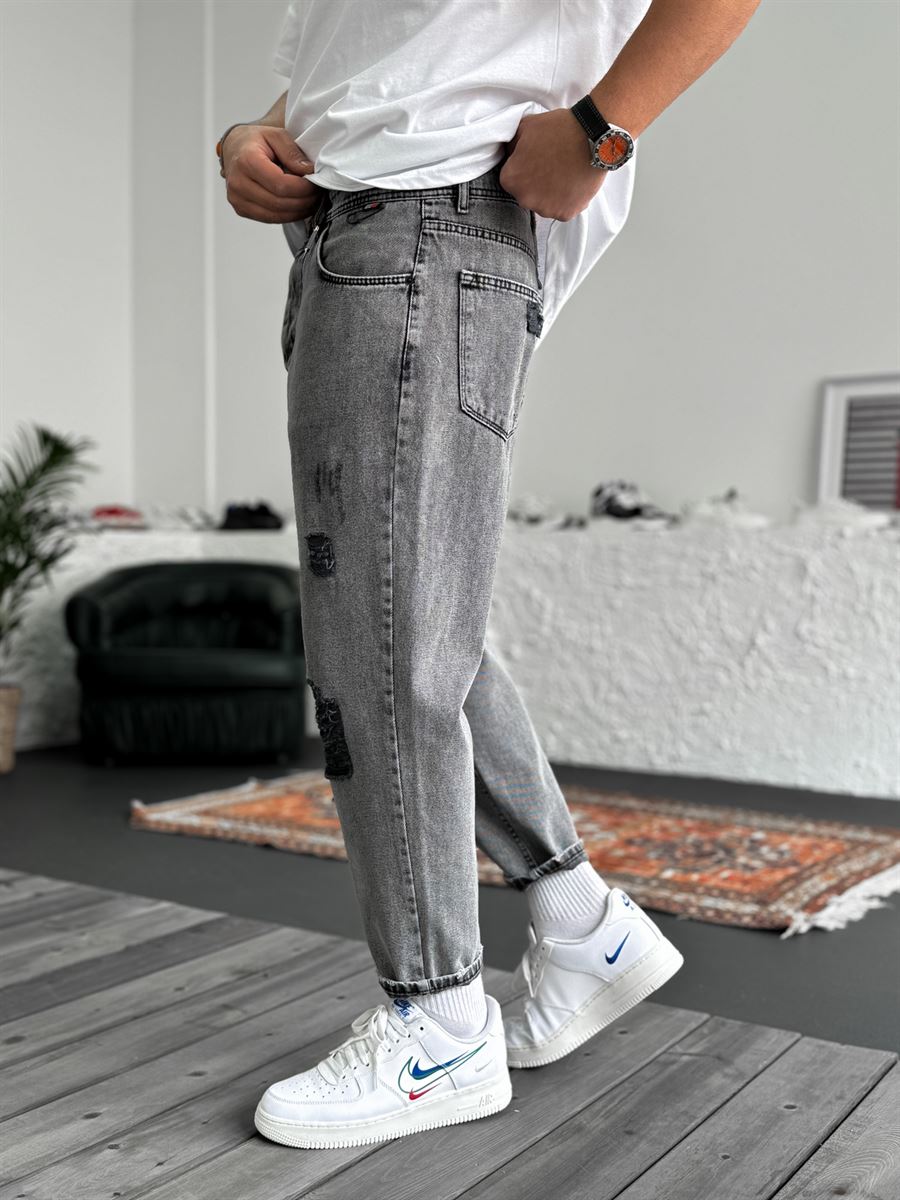 Knee Distressed Embroidered Boyfriend