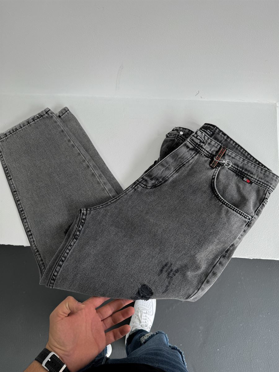 Knee Distressed Embroidered Boyfriend