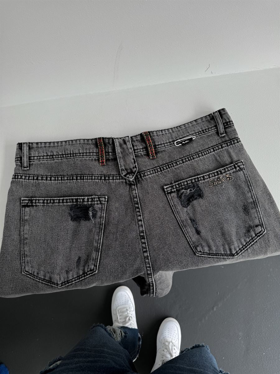 Knee Distressed Embroidered Boyfriend
