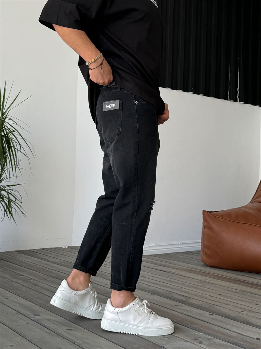 Knee Distressed Boyfriend