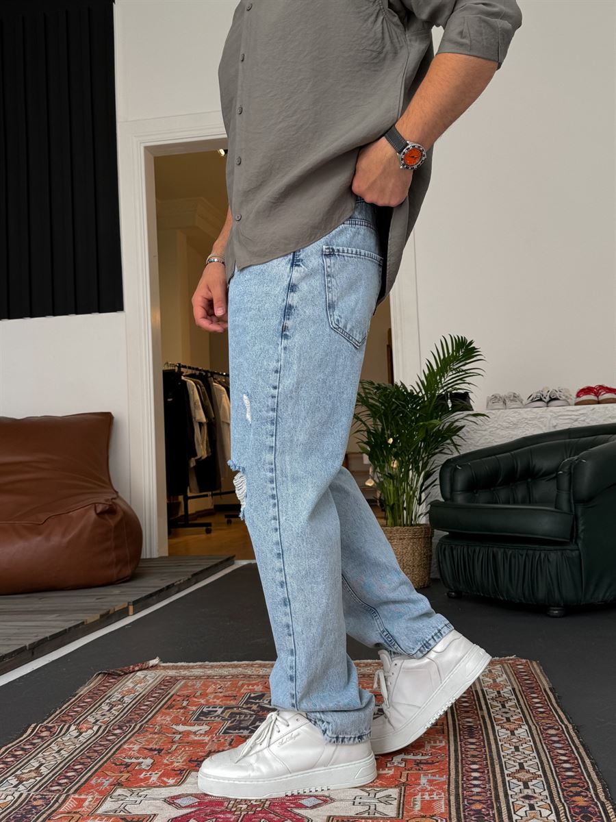 Distressed Baggy Jean