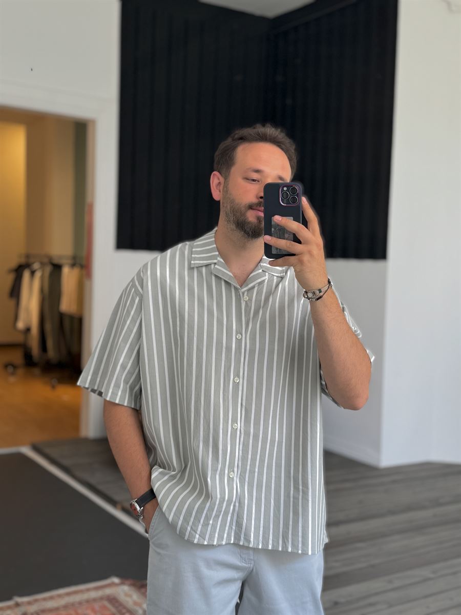 Vertically Striped Short Sleeve Shirt