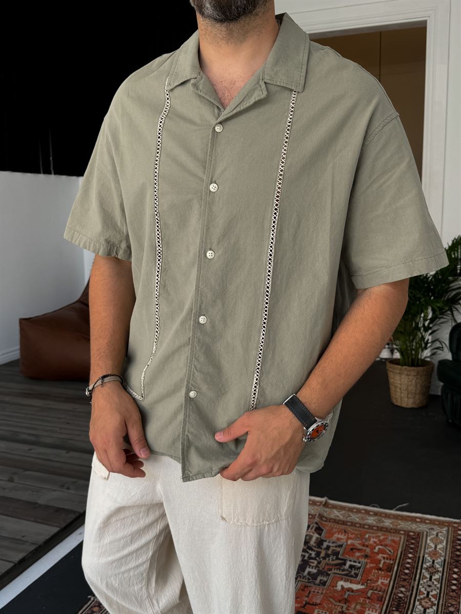 Knit Embroidered Short Sleeve Shirt