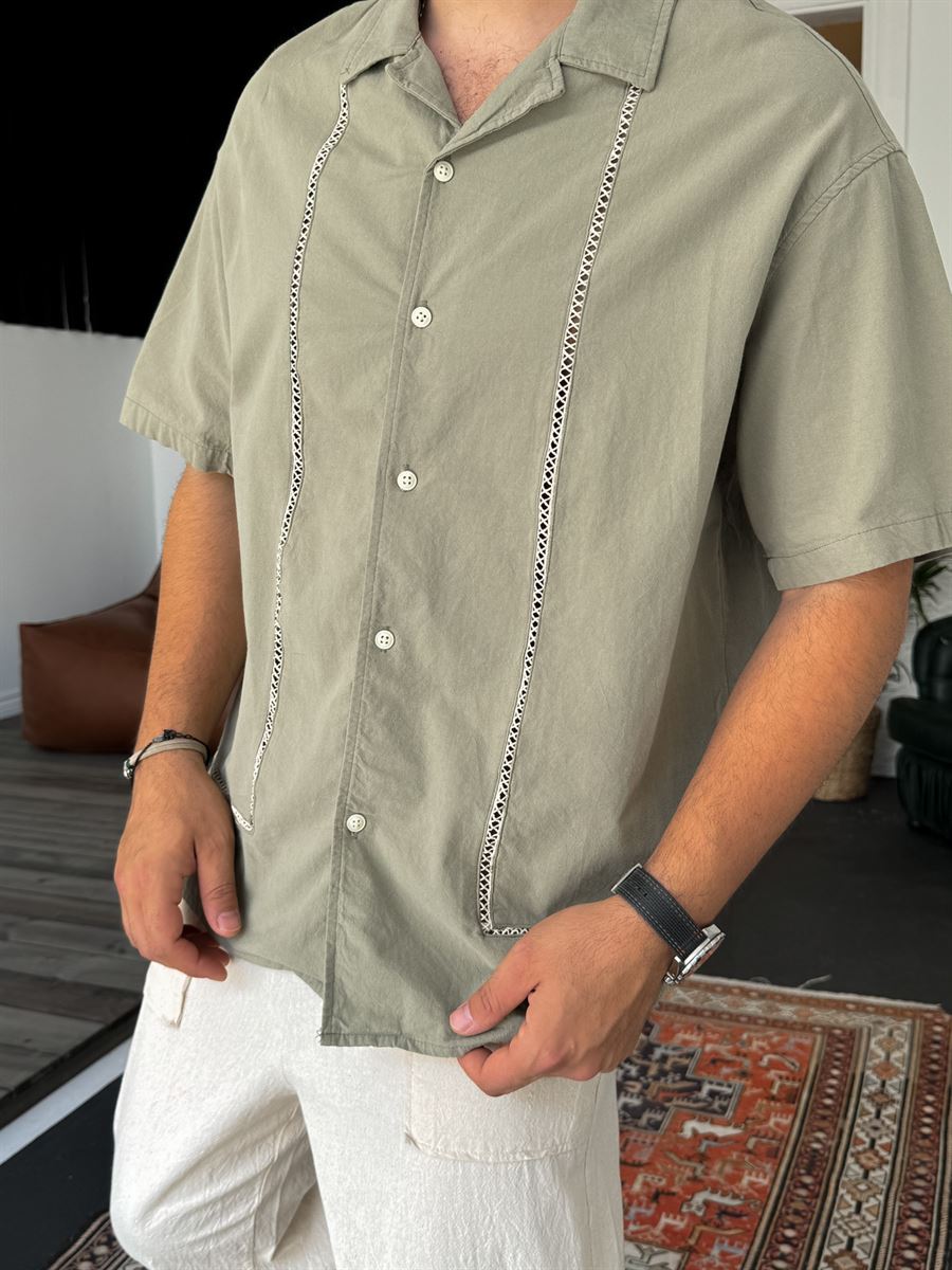 Knit Embroidered Short Sleeve Shirt