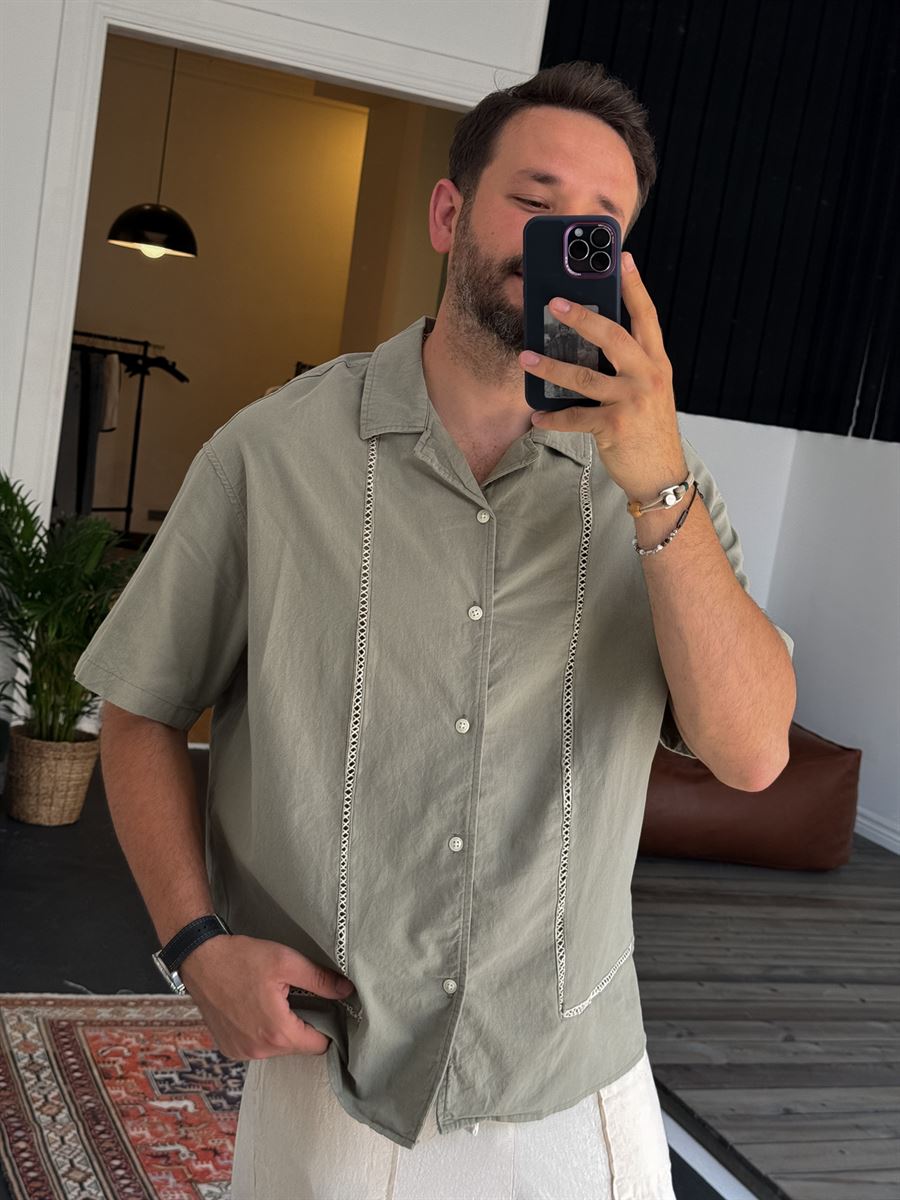 Knit Embroidered Short Sleeve Shirt