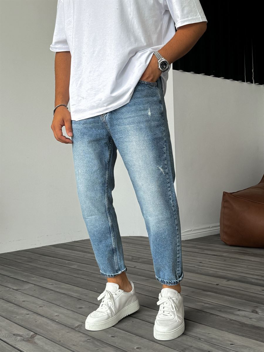 Scratched Distressed Boyfriend