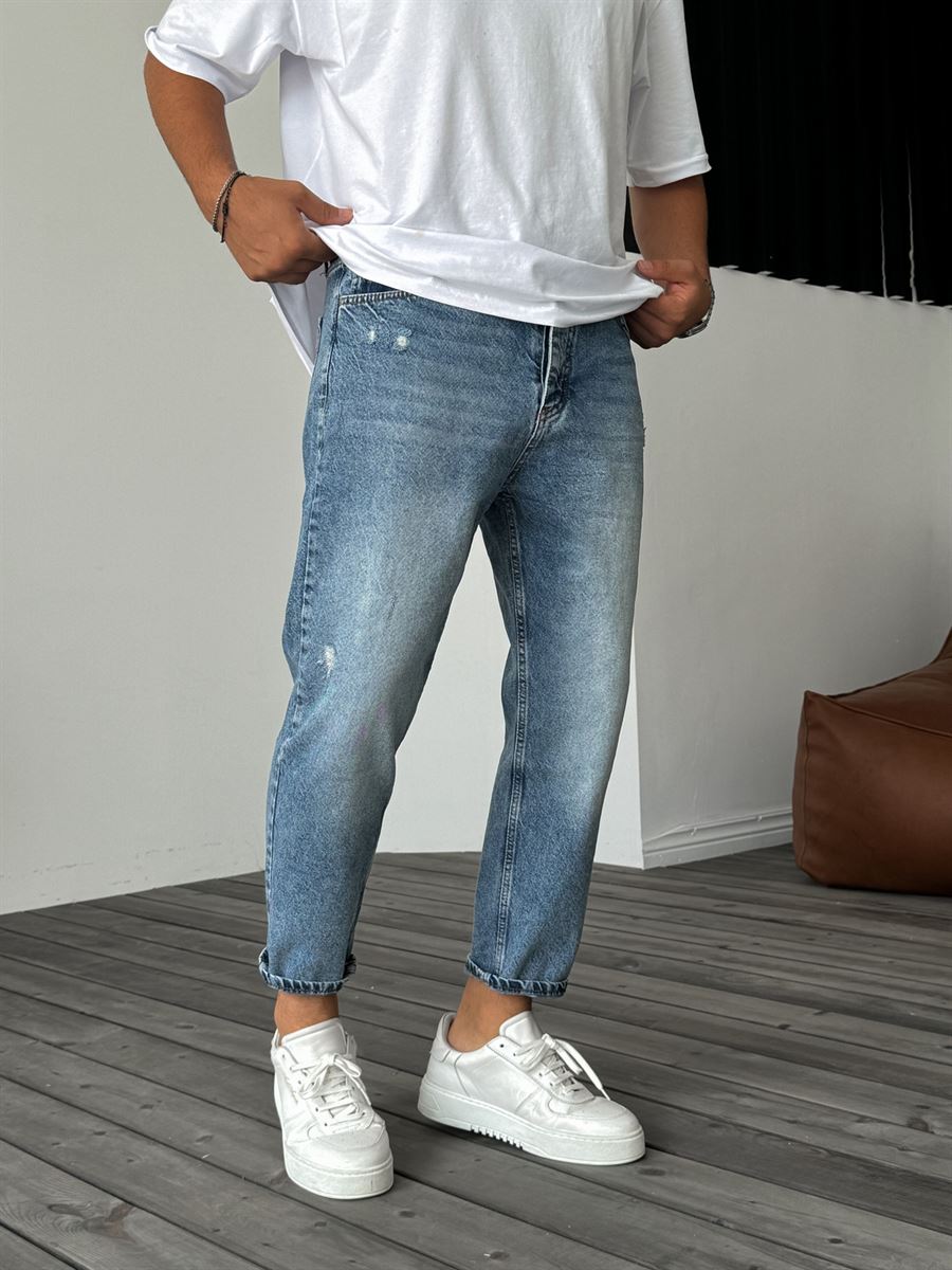 Scratched Distressed Boyfriend