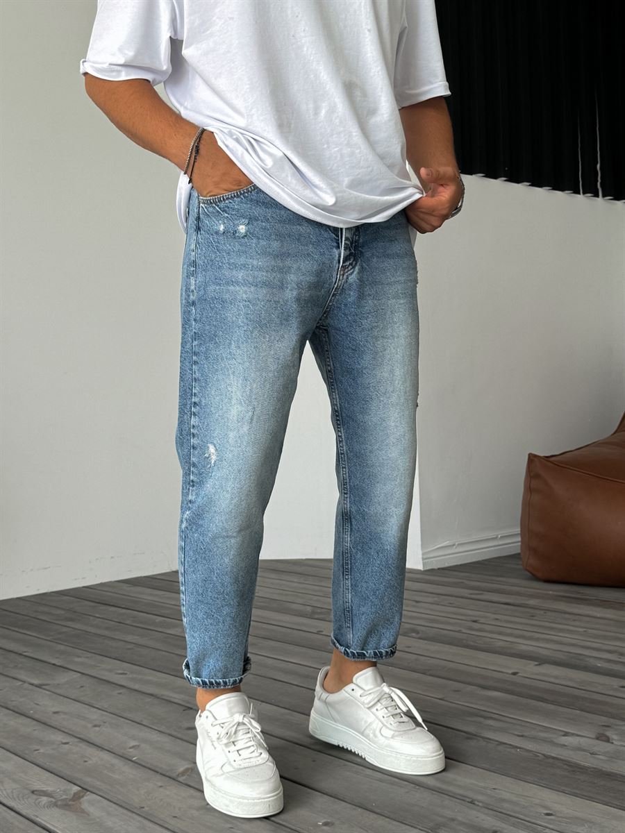 Scratched Distressed Boyfriend