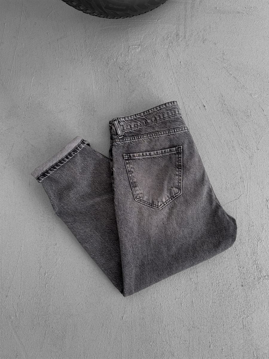 Distressed Boyfriend Jean