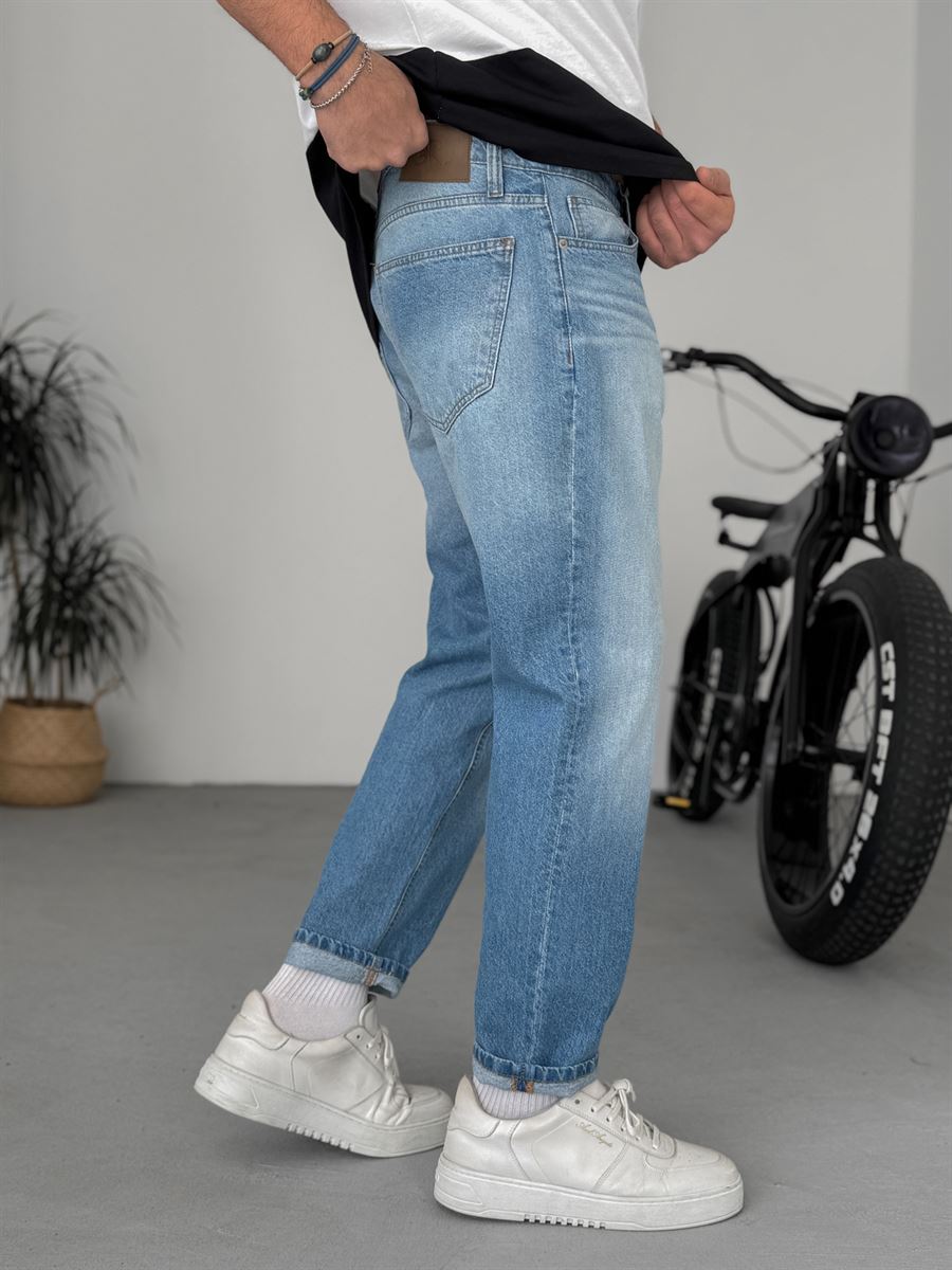 Washed Effected Boyfriend Jean