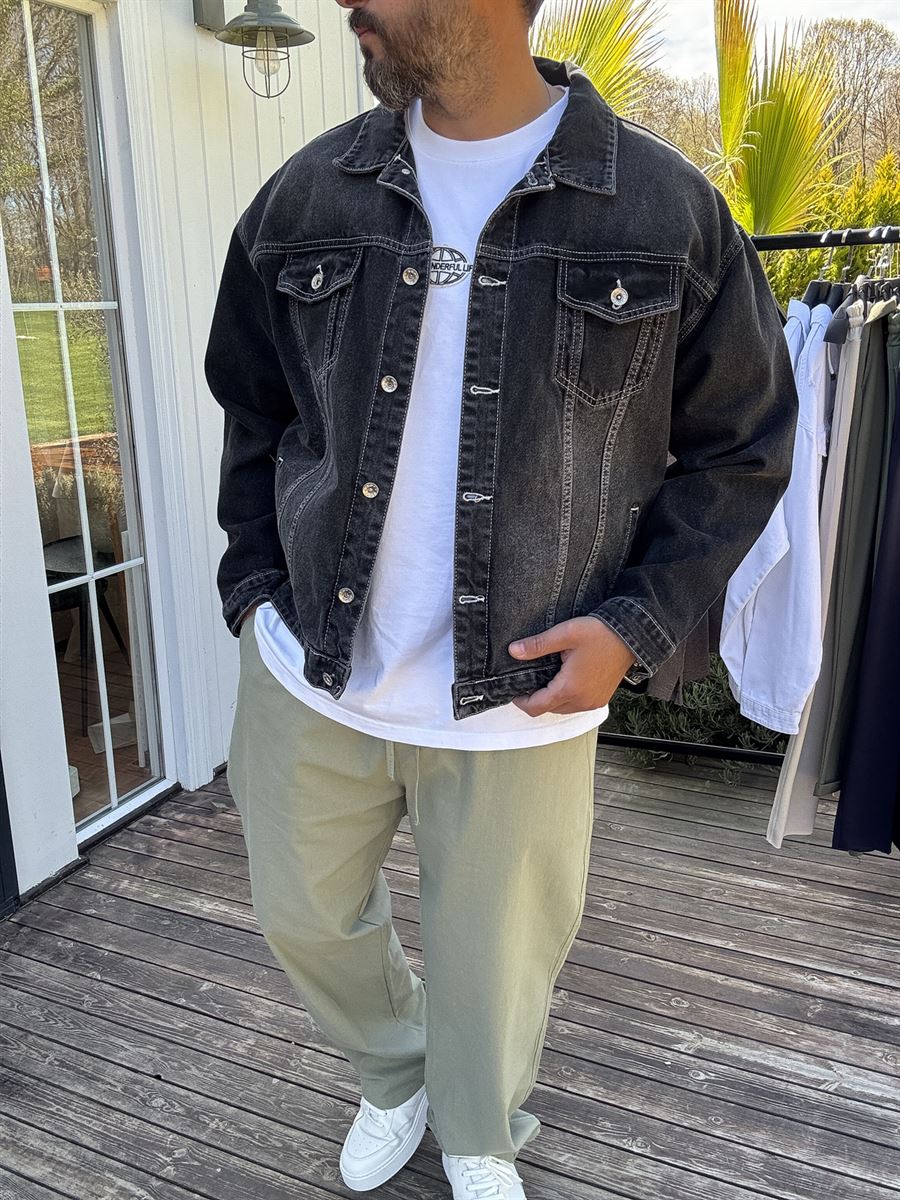 Buttoned Stitched Effected Denim Jacket