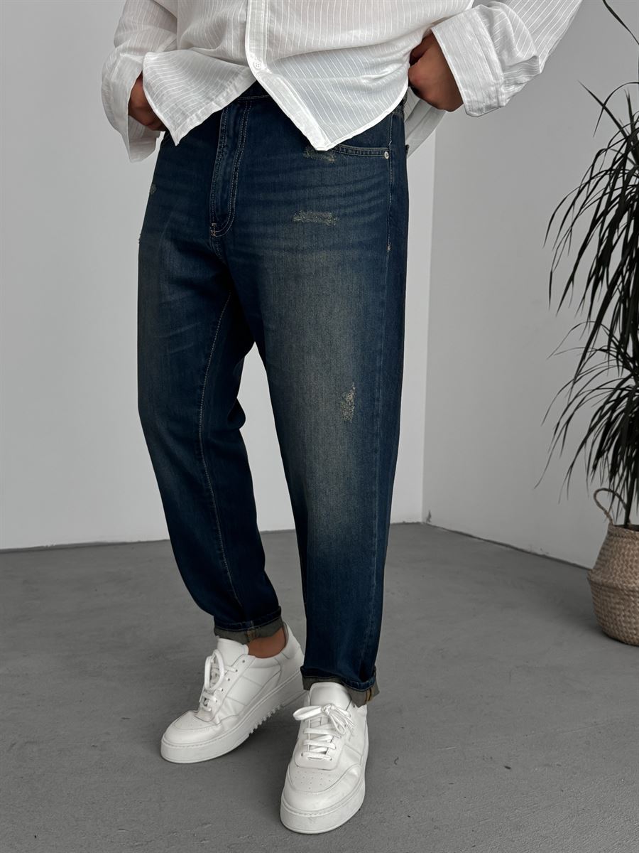 Scratched Distressed Washed Boyfriend