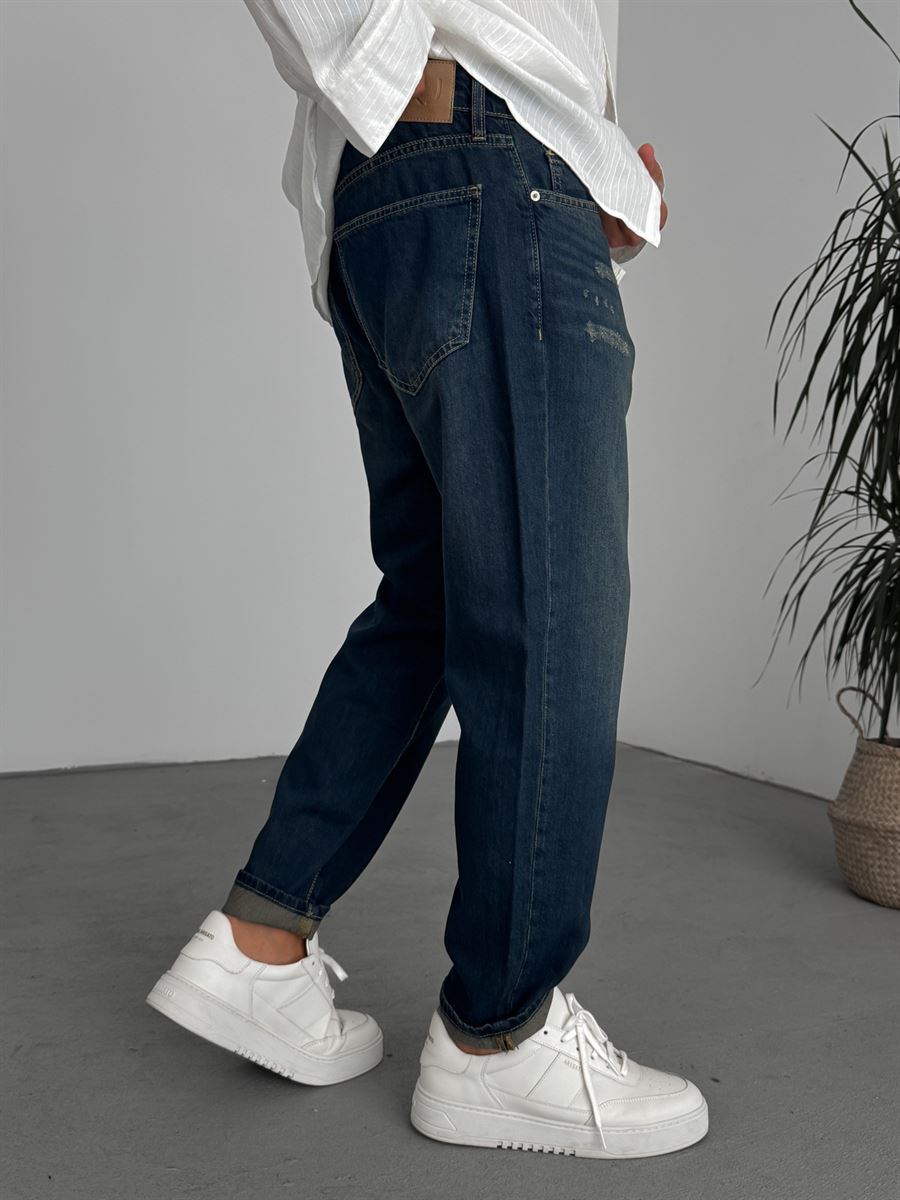 Scratched Distressed Washed Boyfriend