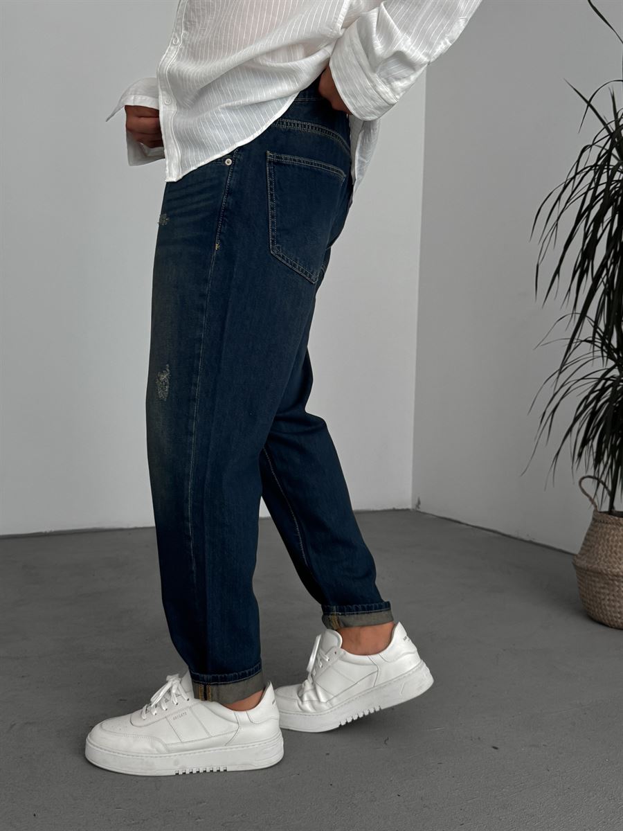 Scratched Distressed Washed Boyfriend