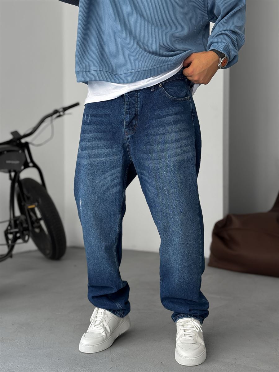 Distressed Detail Baggy Jean