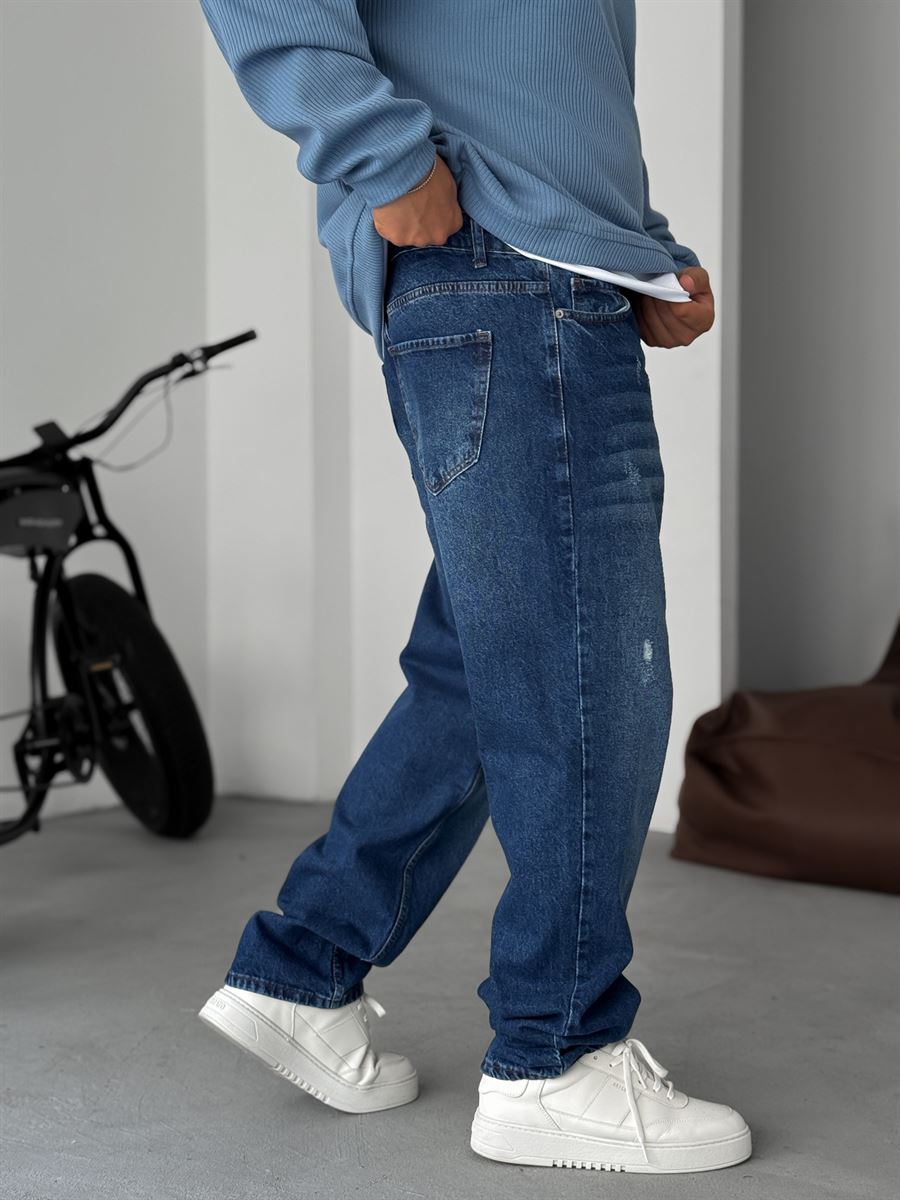 Distressed Detail Baggy Jean
