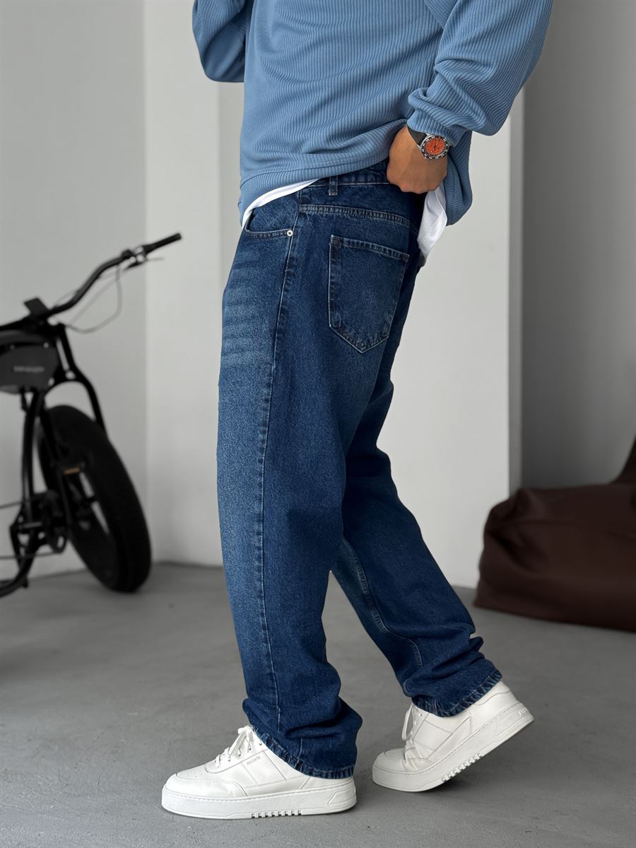 Distressed Detail Baggy Jean